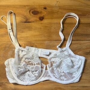 La Perla 2 White Lace Unpadded Bra 34D Underwire Italy